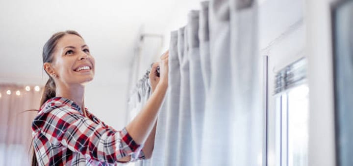 Decubre cómo colgar de manera creativa las cortinas de tu departamento